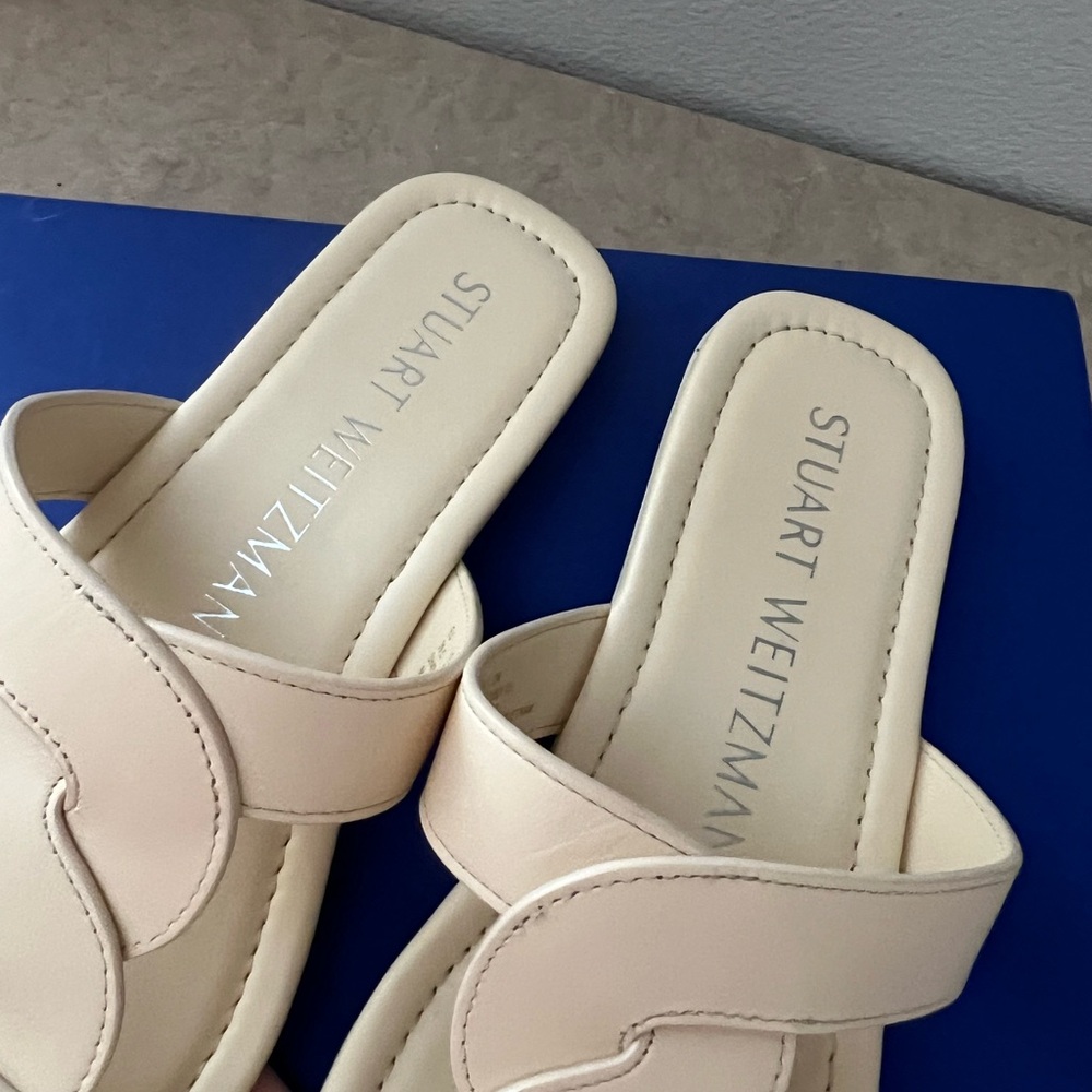 New Stuart Weitzman Alabaster Cream Leather Sandals - Picture 4 of 8